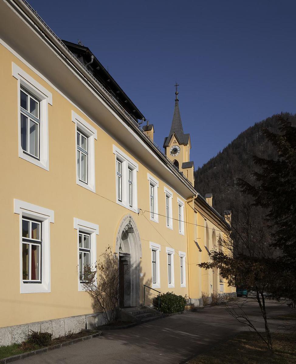 Evang. Pfarrkirche A.B. und Pfarramt